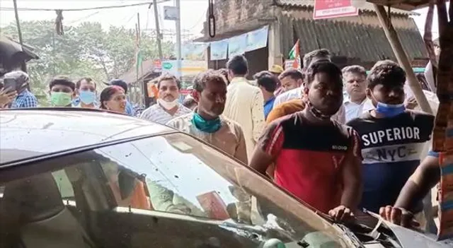 নিয়ন্ত্রণ হারিয়ে দোকানে ধাক্কা গাড়ির