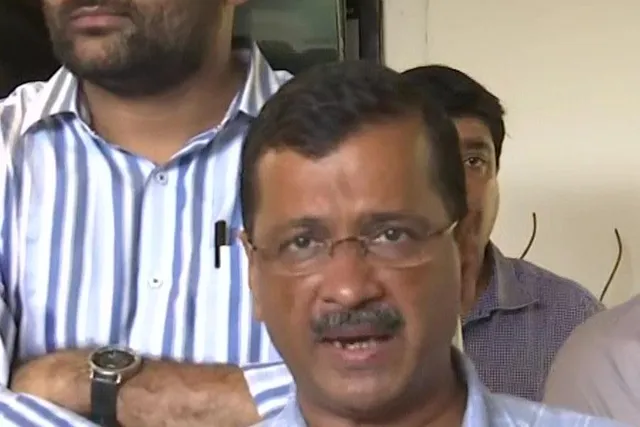 বিনামূল্যে শিক্ষার প্রতিশ্রুতি দিলেন কেজরিওয়াল