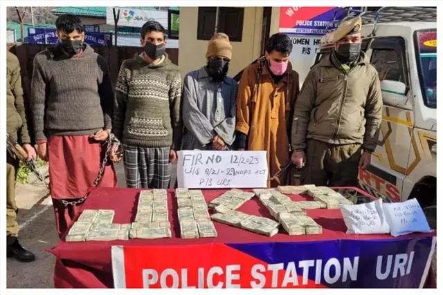 লক্ষ লক্ষ টাকা ও মাদক সমেত গ্রেপ্তার ৪, পাকিস্তান যোগ থাকার সম্ভাবনা