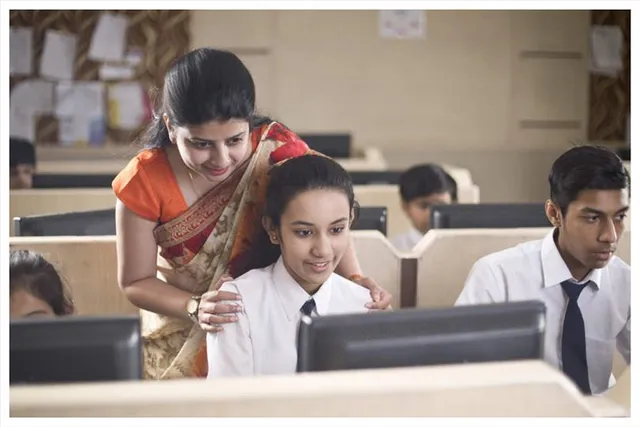 ছাত্রছাত্রীদের জীবনে শিক্ষকদের ভূমিকা কি?