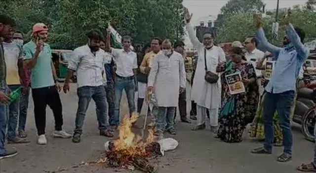 দ্রব্যমূল্য বৃদ্ধির প্রতিবাদে প্রধানমন্ত্রীর কুশপুত্তলিকা দাহ যুব কংগ্রেসের