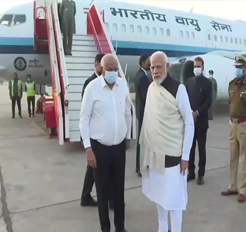 মাকে বিদায় জানাতে আহমেদাবাদে পৌঁছালেন প্রধানমন্ত্রী মোদী