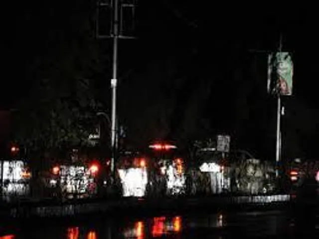 বিকেল থেকে অন্ধকারে সিঁথিরমোড়, দোসর বৃষ্টি