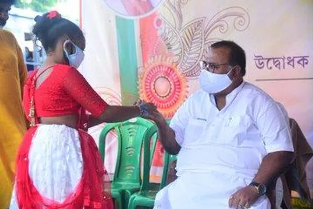 শাসকদলের উদ্যোগে বেহালা পশ্চিমে রাখি উৎসব