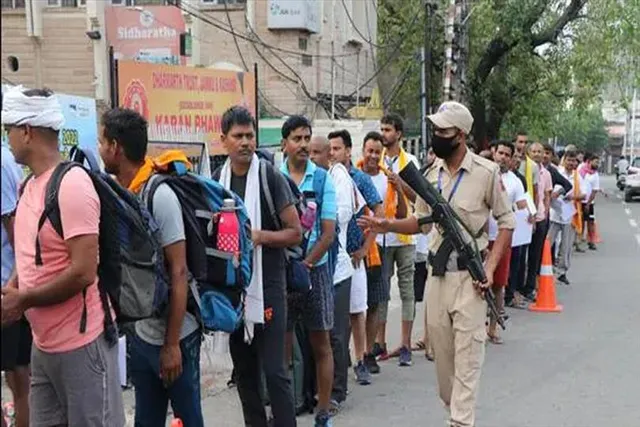 মেঘ ভাঙা বৃষ্টির মাঝেই অমরনাথ যাচ্ছেন ৬০০০ পূণ্যার্থী