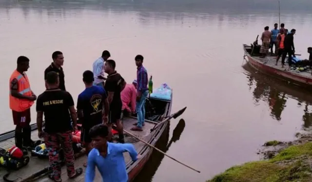 বাংলাদেশের নৌকাডুবিতে মৃতের সংখ্যা বেড়ে ৩৪