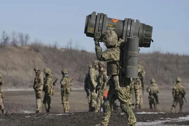 অস্ত্র নিয়ে ইউক্রেনের আর্জি শুনল আমেরিকা