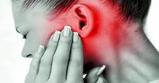 অসহ্য কানে ব্যথা থেকে আরাম পেতে পারেন ঘরোয়া উপায়ে