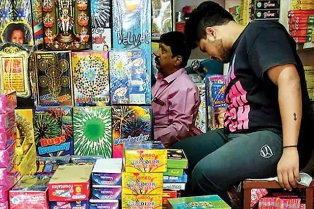 আতশবাজি তৈরি, বিক্রির ওপর নিষেধাজ্ঞার মেয়াদ বাড়ল