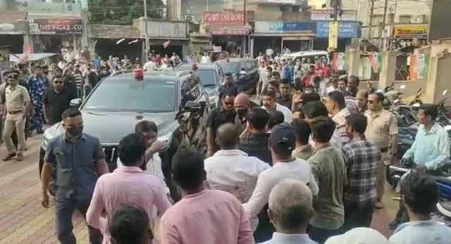 গাড়িতে লালবাতি ব্যবহার করছেন অনুব্রত মণ্ডল, অভিযোগ বিজেপি ও সিপিএমের