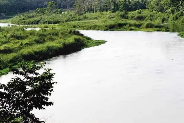 মুষলধারে বৃষ্টিতে ফুঁসছে, জলের তলায় বহু জমি