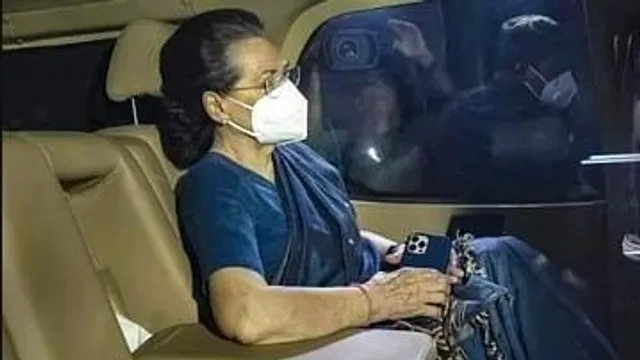 ন্যাশনাল হেরাল্ড মামলায় জিজ্ঞাসাবাদের জন্য ইডি অফিসে সোনিয়া গান্ধী