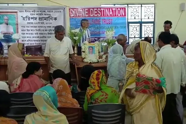 ডেবরায় স্বাধীনতা সংগ্রামীকে শ্রদ্ধা জ্ঞাপন গ্রামবাসীদের