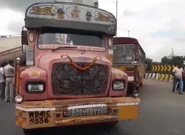 দুর্গাপুরে ভয়াবহ দুর্ঘটনা, গুরুতর আহত ৪