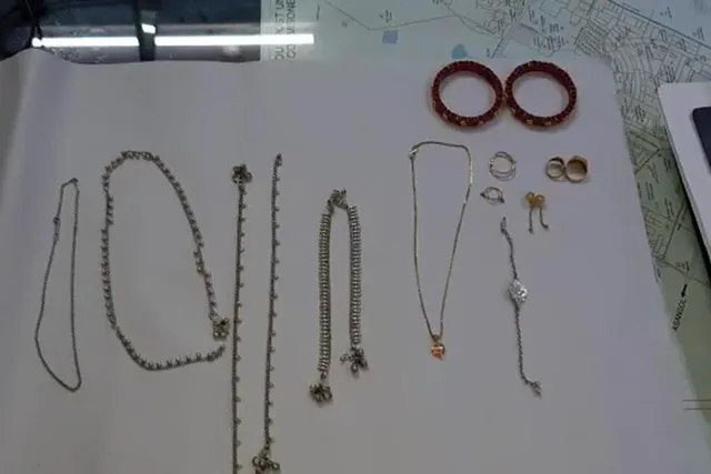 চুরি যাওয়া গহনার কিনারা করল পুলিশ