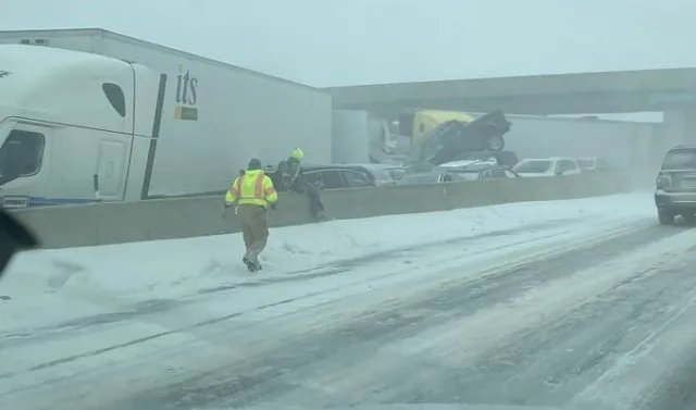 ওহাইও টার্নপাইকে ৫০টি গাড়ি বিধ্বস্ত হয়ে কমপক্ষে ১ জন নিহত