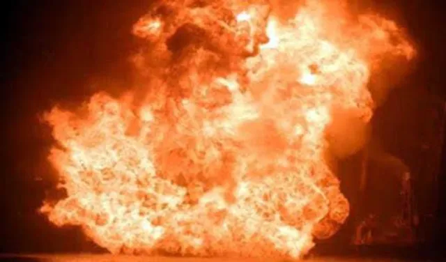 ট্যাংরায় ভয়াবহ বিস্ফোরণ, ভেঙে পড়ল বাড়ি