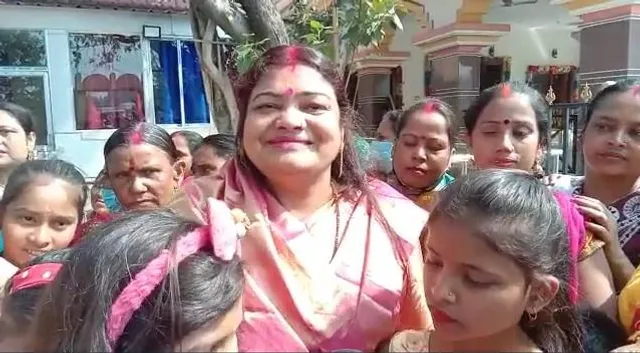 ঘাগর বুড়ি মন্দিরে পুজো দিলেন বিজেপি প্রার্থী