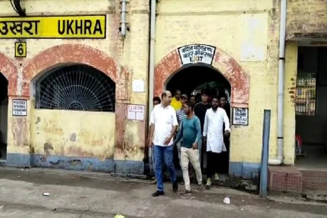 সিউড়ি-শিয়ালদহ ট্রেনের স্টপেজের দাবিতে স্মারকলিপি