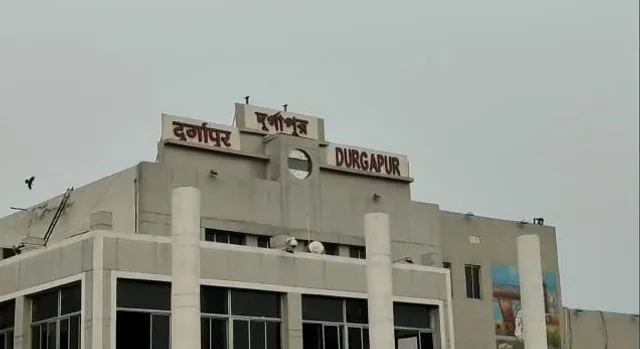 স্টেশন চত্বরে মাদকের নেশায় বুঁদ কিশোরের দল