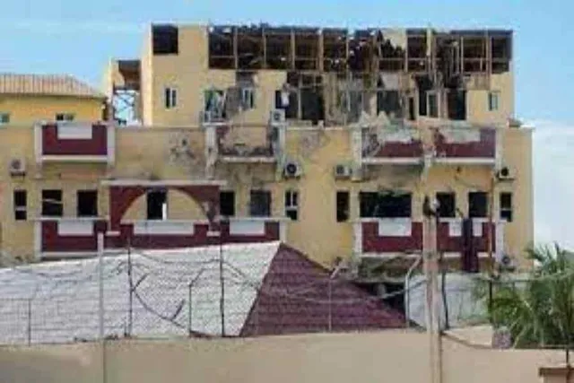 হায়াত হোটেলের বেশকিছু অংশ জঙ্গিদের দখলে, বিস্ফোরণের মাধ্যমে জঙ্গি দমনের চেষ্টা- দেখুন ভিডিও