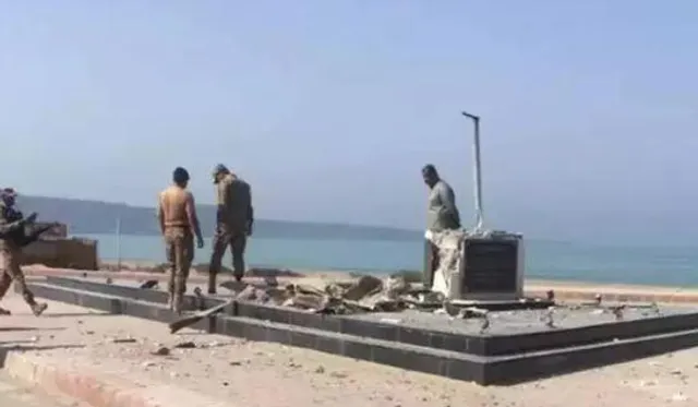 পাকিস্তানে ভেঙে দেওয়া হল জিন্নাহর মূর্তি, উঠল নিন্দার ঝড়