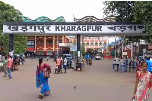 শনিবার সকাল থেকে স্বাভাবিক খড়গপুর স্টেশন