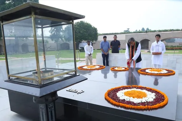 মনোনয়ন জমা দেওয়ার আগে রাজীব গান্ধী স্মৃতিসৌধ পরিদর্শন করলেন শশী থারুর