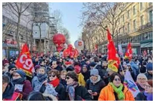 পেনশন সংস্কার বন্ধের দাবিতে ফ্রান্সে বন্ধ স্কুল