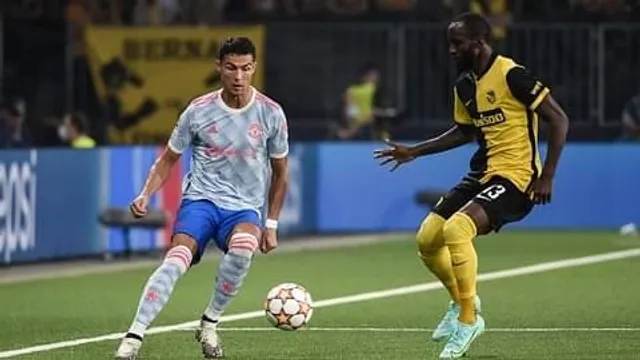 পিছিয়ে গেল ম্যান ইউ