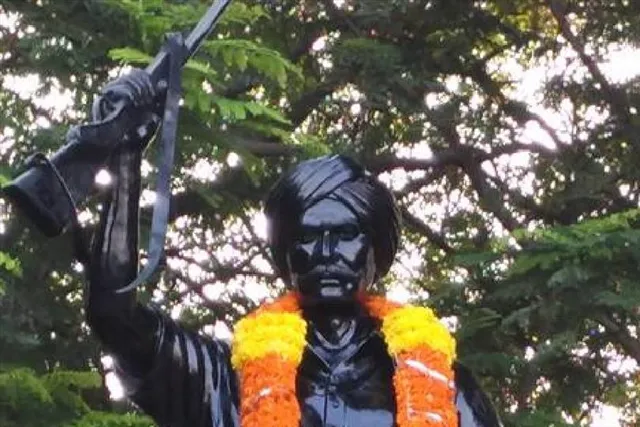 নিজামের বিরুদ্ধে সশস্ত্র গেরিলা যুদ্ধে নেমেছিলেন কুমুরাম