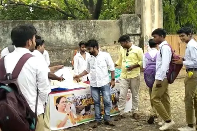 উচ্চমাধ্যমিক পরীক্ষার্থীদের শুভেচ্ছা বিনিময়