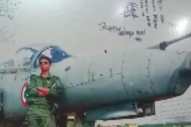 বিমান দুর্ঘটনায় মৃত পাইলট, ভেঙে পড়েছে পরিবার