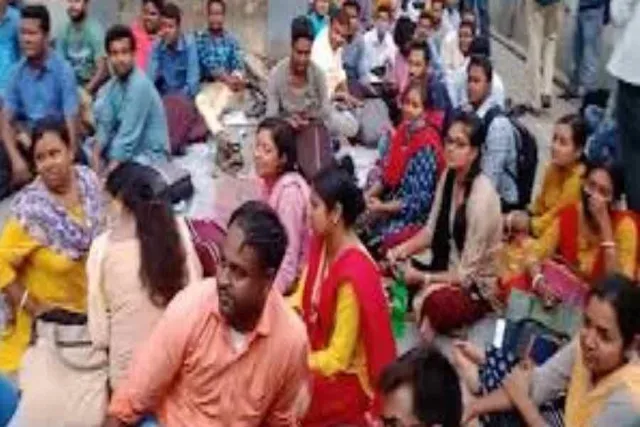 ২০ ঘণ্টা পার করল টেট উত্তীর্ণদের ধর্ণা