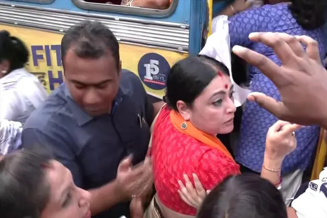 বিজেপির মহিলা মোর্চার মিছিলে ধুন্ধুমার