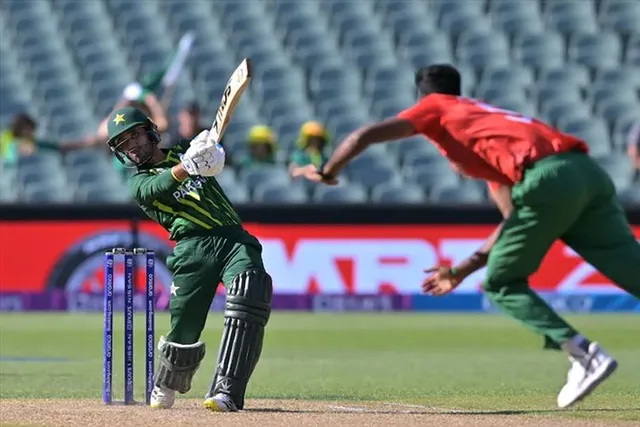 বিশ্বকাপের সেমিফাইনালে পৌঁছল পাকিস্তান