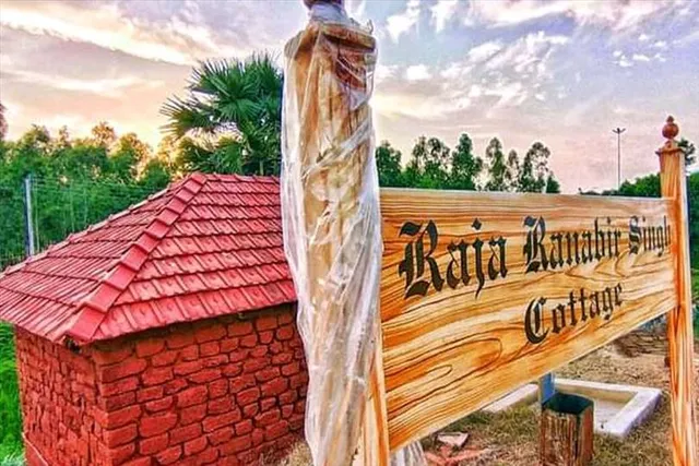 পশ্চিমবঙ্গ সরকারের নবনির্মিত কর্নগড় গড়ে সম্মানিত রাজপুরুষেরা!