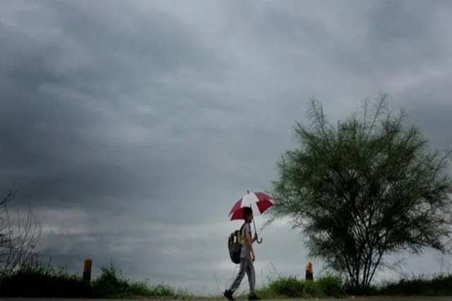 ধেয়ে আসছে বৃষ্টি, রাজ্যজুড়ে হলুদ সতর্কতা জারি