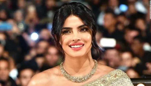 করোনা মোকাবিলায় আরও একধাপ এগিয়ে এলেন প্রিয়াঙ্কা