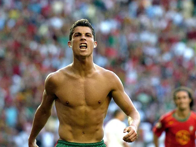 রোনাল্ডো-র শার্টের উপর হামলা!