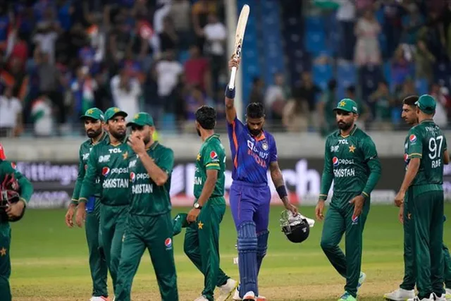 সেরা অলরাউন্ডার বাছলেন শাস্ত্রী