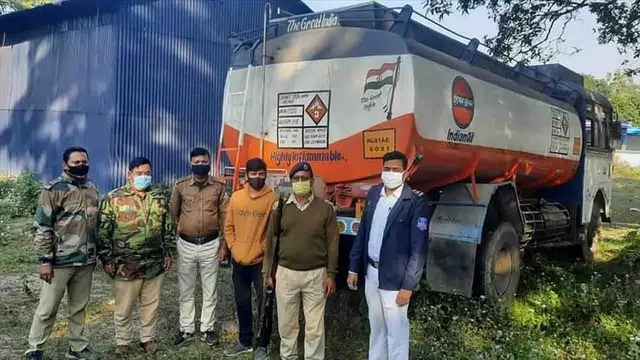 তেলের ট্যাঙ্কার থেকে উদ্ধার গাঁজা!