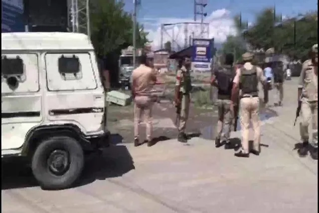 গ্রেনেড হামলায় কাঁপল উপত্যকা, জখম সেনা জওয়ান