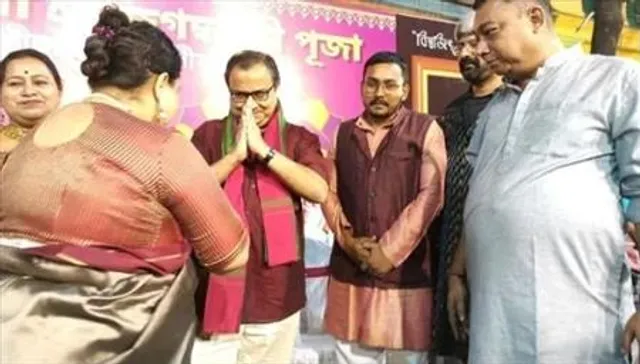 বিজেপি নেতাদের মাঝে কুণাল! শুরু জল্পনা