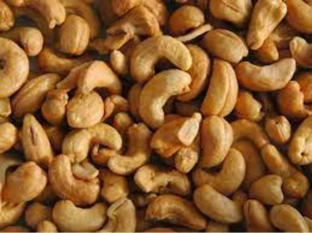 নিয়মিত রোজ সকালে চারটি কাজুবাদাম