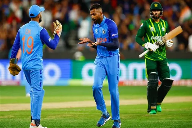 পরপর উইকেট হারাল পাকিস্তান