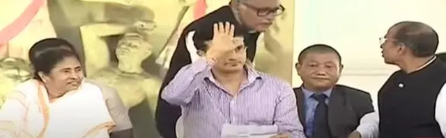 রেড রোডে মমতার পাশে সৌরভ