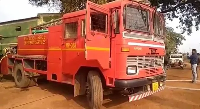 চন্দ্রকোণা রোডের কাঠ মিলে আগুন