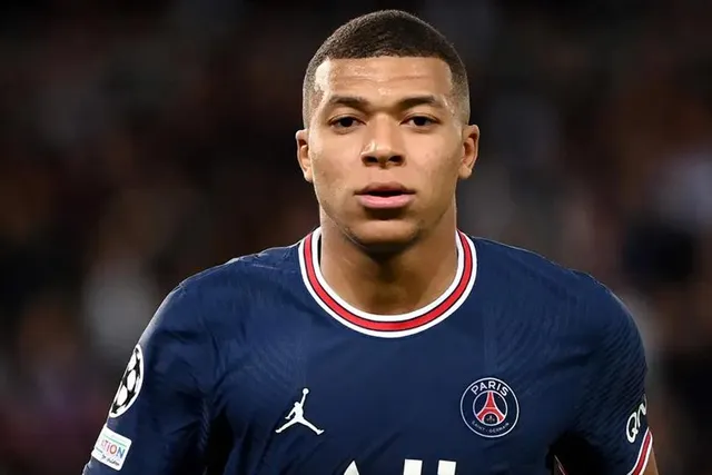 পিএসজি ছাড়তে চলেছেন এমবাপ্পে!