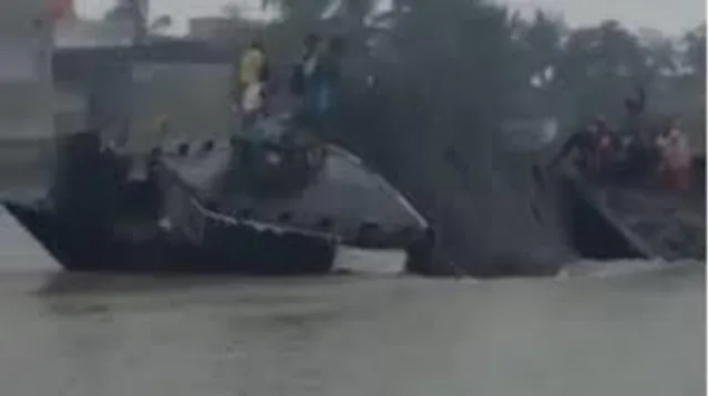 বেতনী নদীতে নৌকা উল্টে পড়ে গেলেন ১০ জন